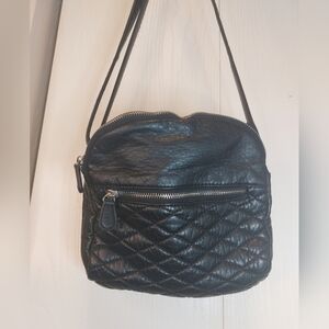 LD Quilted Black Adjustable Strap Purse Lots of Pockets Crossbody Shoulder Bag